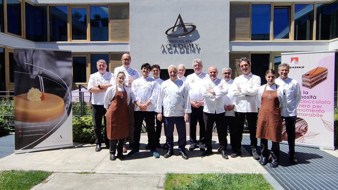 Panettone al cioccolato: in 18 volano in finale