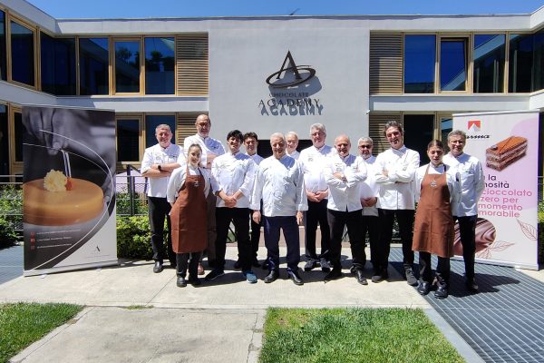 Panettone al cioccolato: in 18 volano in finale